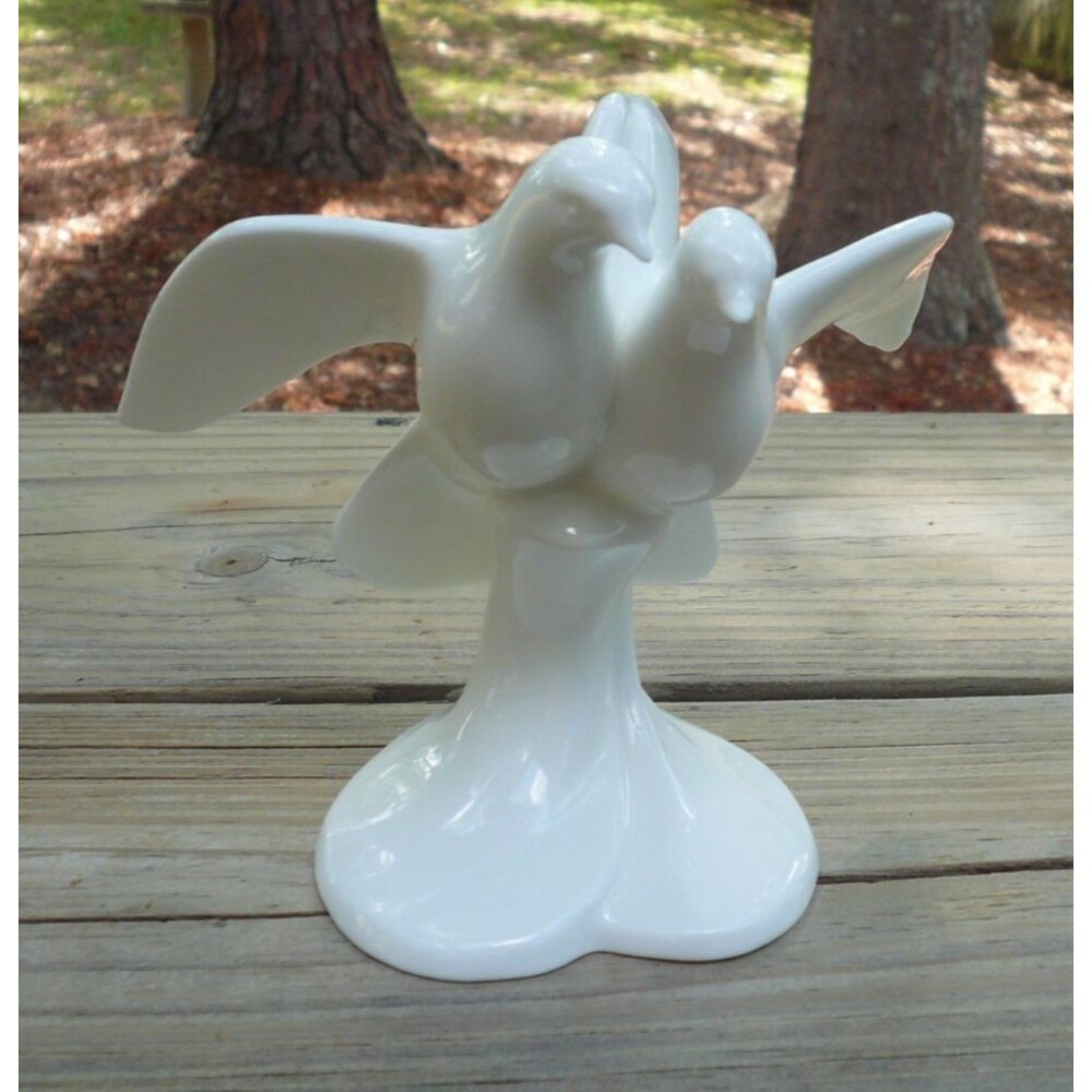 Royal Doulton Always & Forever Figurine HN3550 Images of Nature 2 White Doves